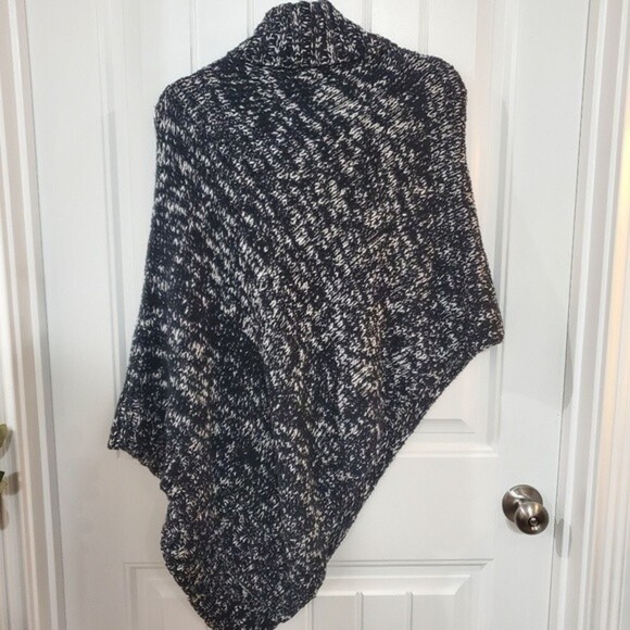 Eileen Fisher Black and White Cape - Picture 5 of 14